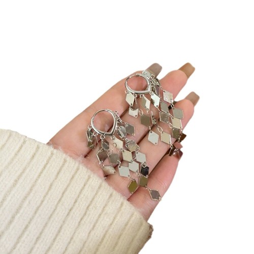 European and American style goddess diamond-shaped sequin earrings for women 2024 new niche design high-end earrings earrings