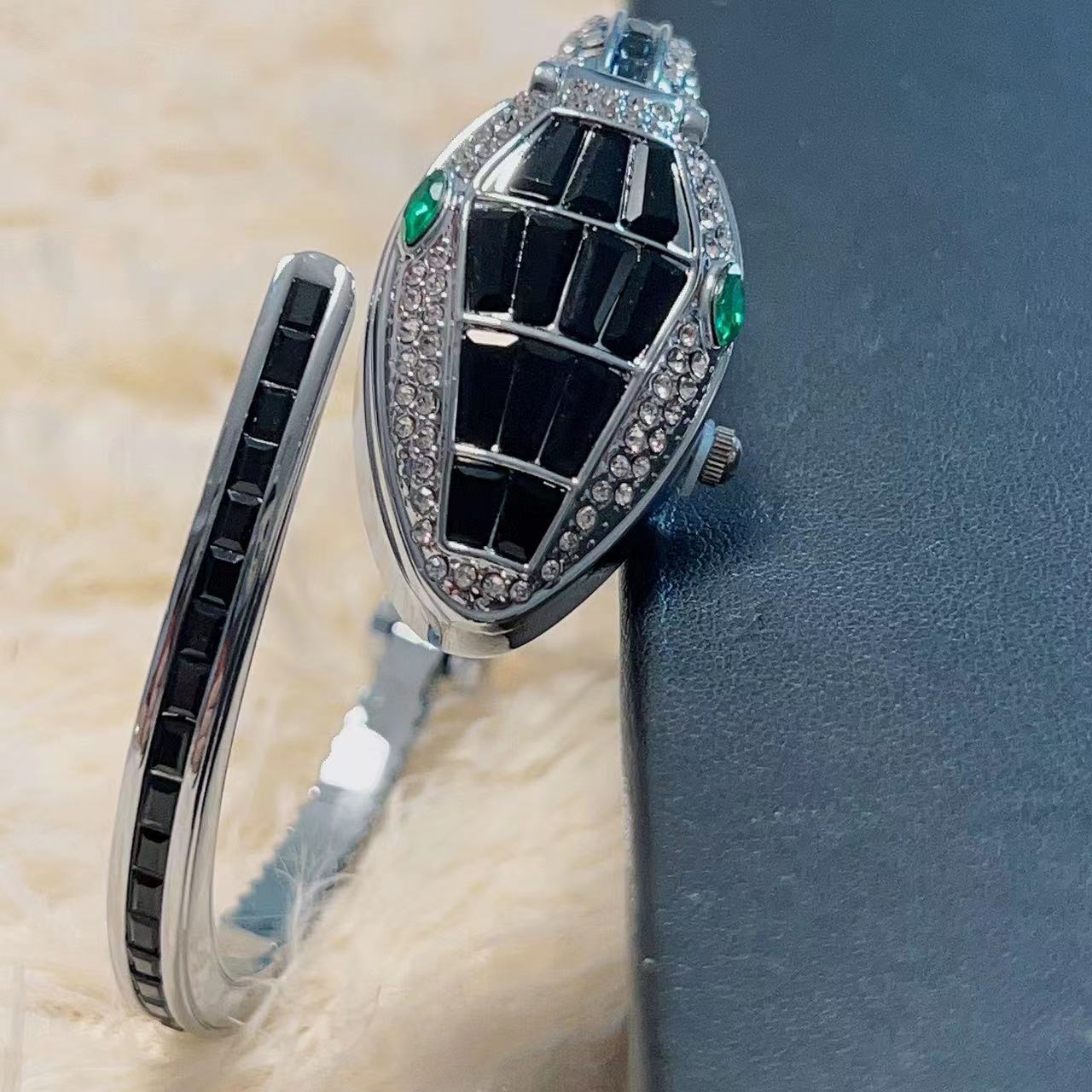 Damur med ormarmband diamant analog kvarts lyxklocka_voghion.com