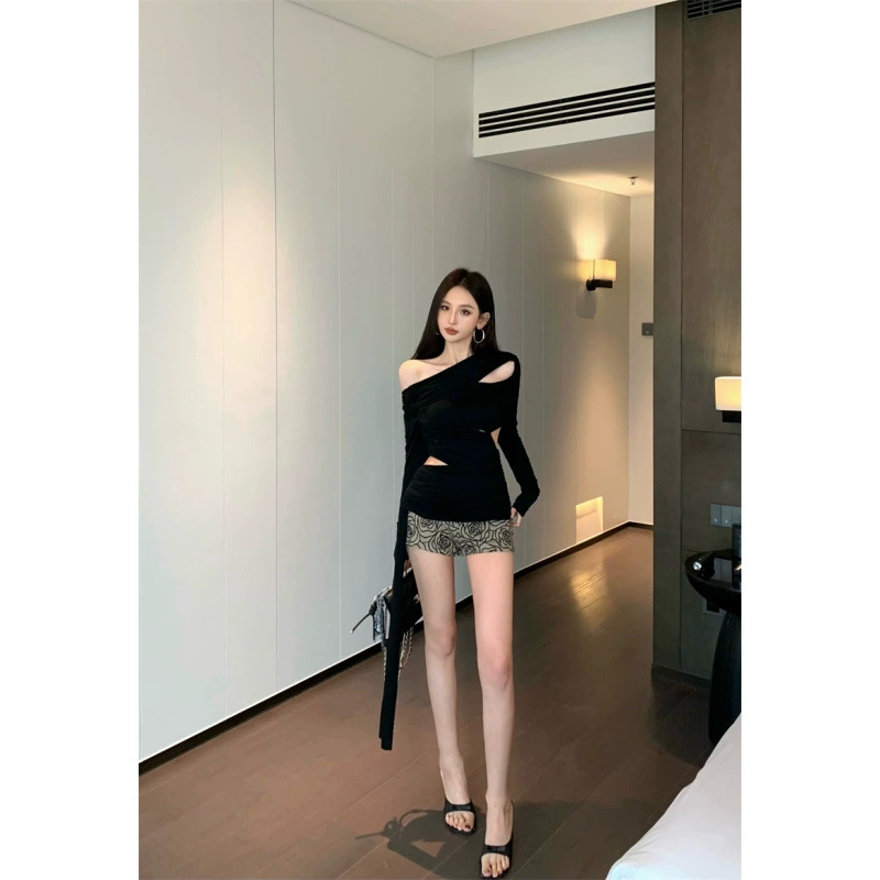 2025 модная женская футболка с элегантным ретро-дизайном и сексуальными вырезами + универсальные шорты, женская одежда