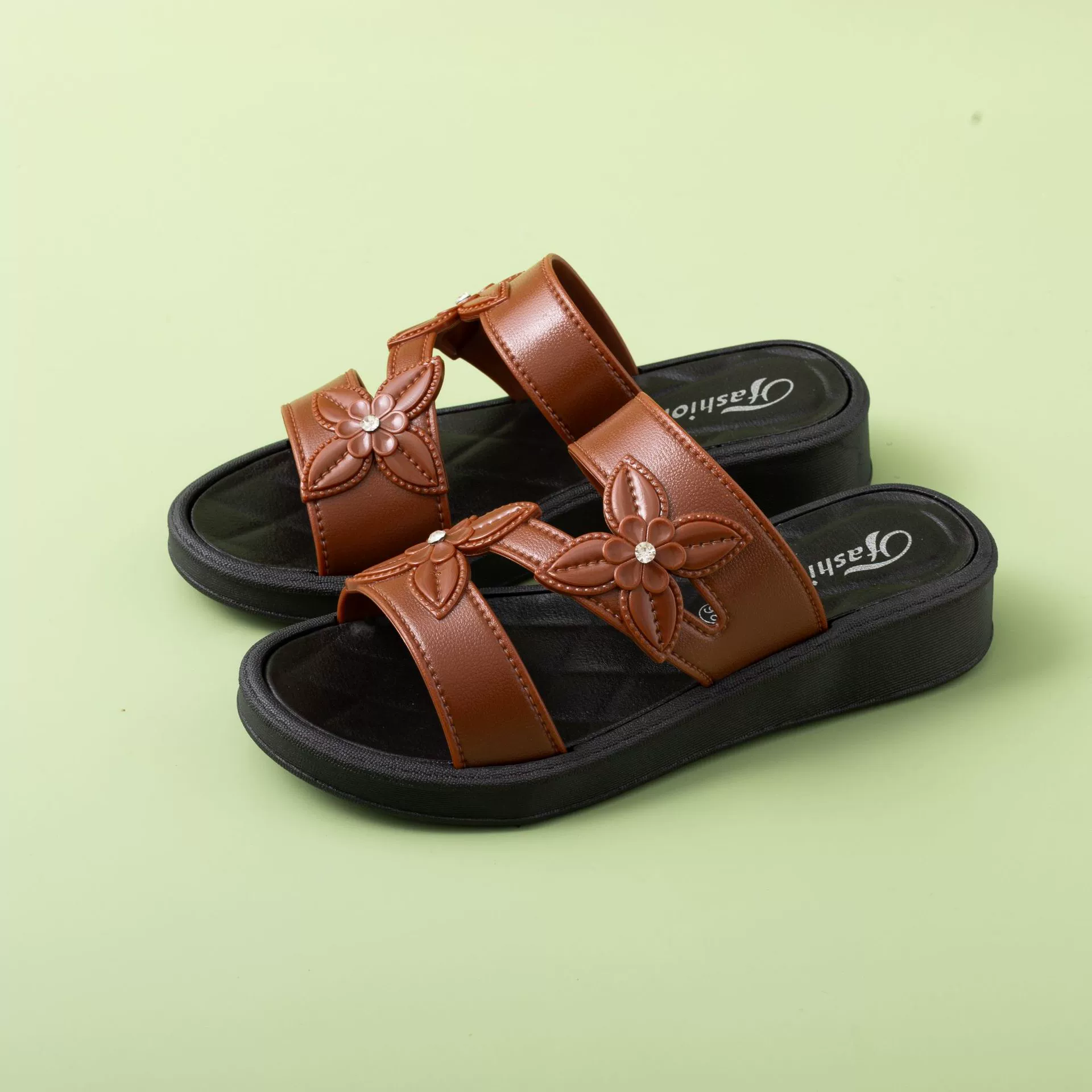 Summer slippers, for middle age