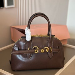 Iu家24秋冬牛革Aventure貝殻バッグ女性の手提げボーリングバッグは古い斜め掛けボストンバッグを作っています。