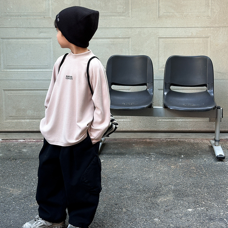 Niños con camisetas de camiseta de camiseta de manga larga para niños 2025 otoño y invierno ropa infantil para niños calientes con cuello de media altura