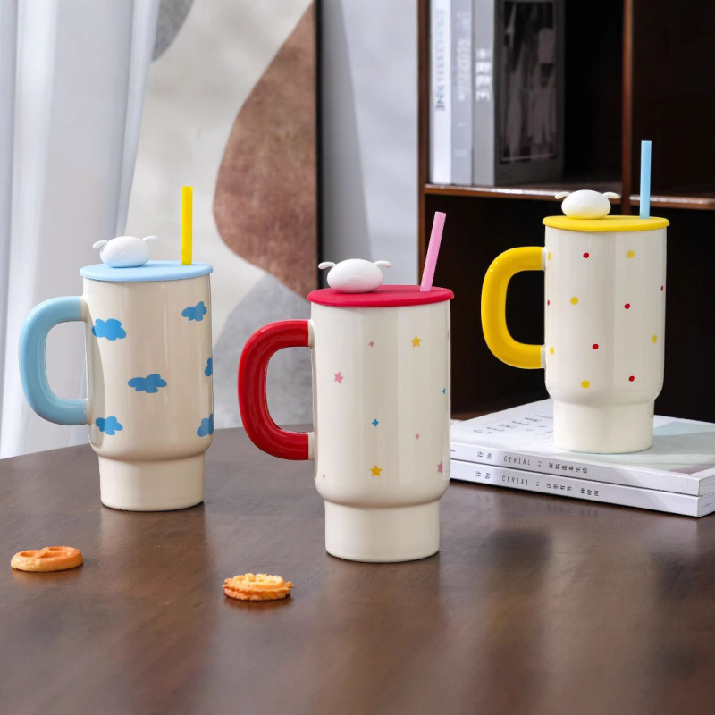 Crayón pequeño nuevo taza de cerámica para niños nuevo 2024 copas de agua de alto valor de pareja taza de oficina en el hogar taza con tapa