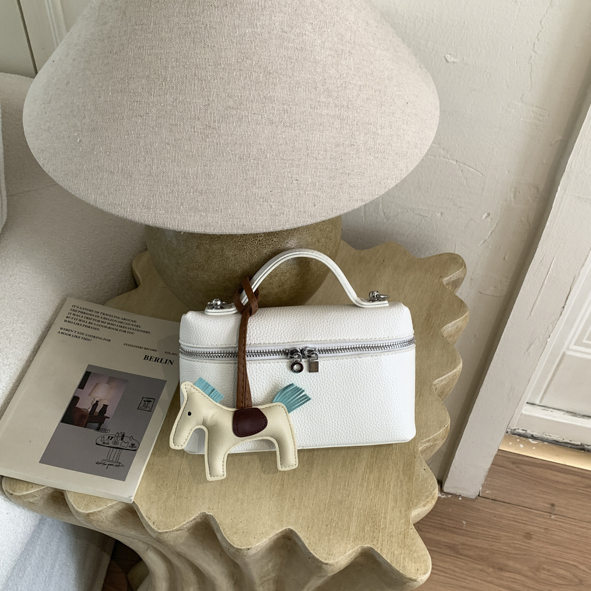 Nicho Zhong bolso de almuerzo portátil para mujeres 2026 nuevo litchi estampado mochila de hombro bolso tridimensional bolso de caja de moda