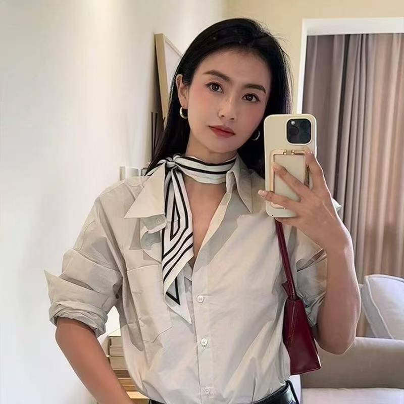 흰색 줄무늬 실크 스카프