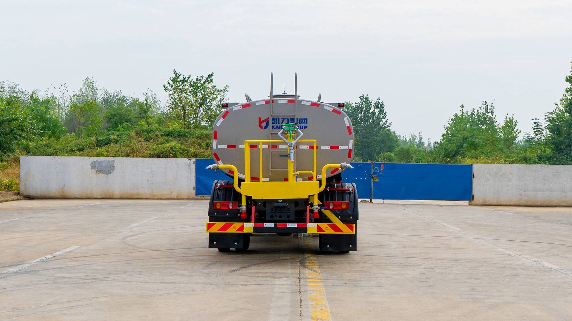 Sprinkler Truck Source Manufacturer 10 Square 15 Square 20 Square Sprinkler Truck Without Procedures Municipal Sanitation Landscaping Spray Truck