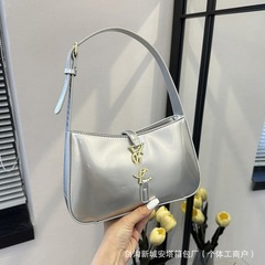 高级质感跨境2025新款首发包包女百搭纯色系流行小众单肩腋下包包