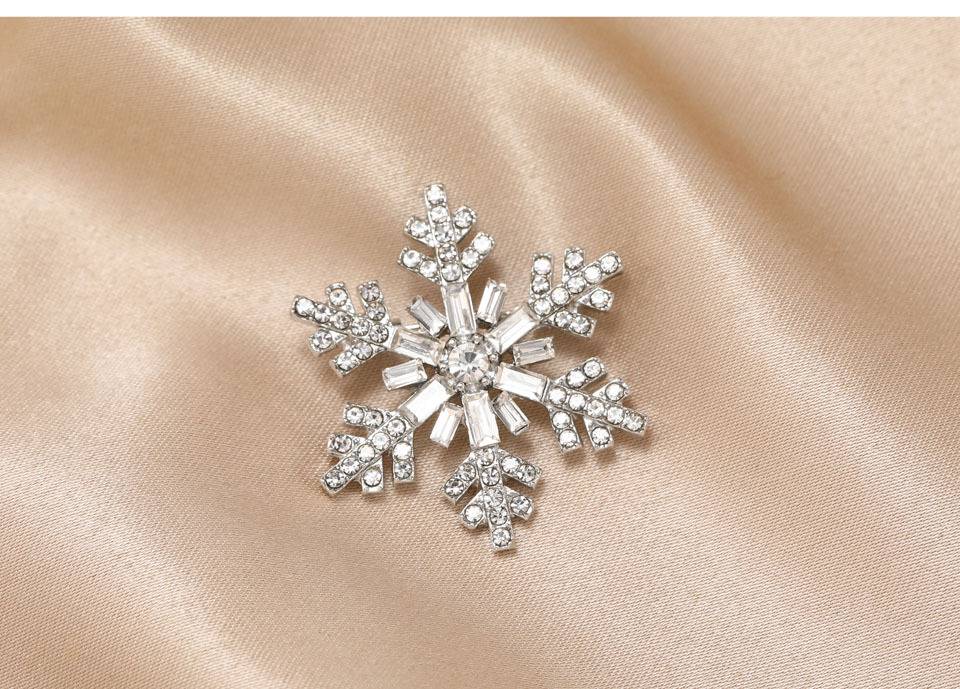 Style De Bande Dessinée Flocon De Neige Alliage Perle Métal Strass Unisexe Broches display picture 1