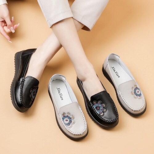 Mother's shoes spring and autumn genuine leather soft sole women's comfortable nurse shoes super soft flat single shoes middle-aged and elderly women's shoes tendon sole