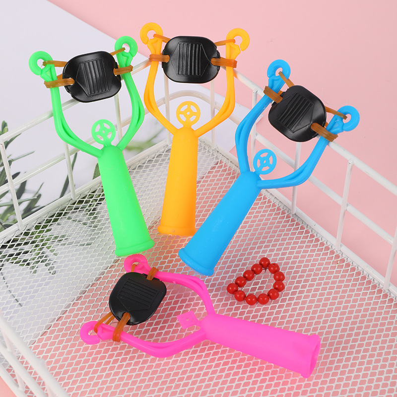 Juguetes de lanza al aire libre juguetes de flecha de plástico para niños pequeños juguetes de venta al por mayor pequeños regalos juguetes para niños