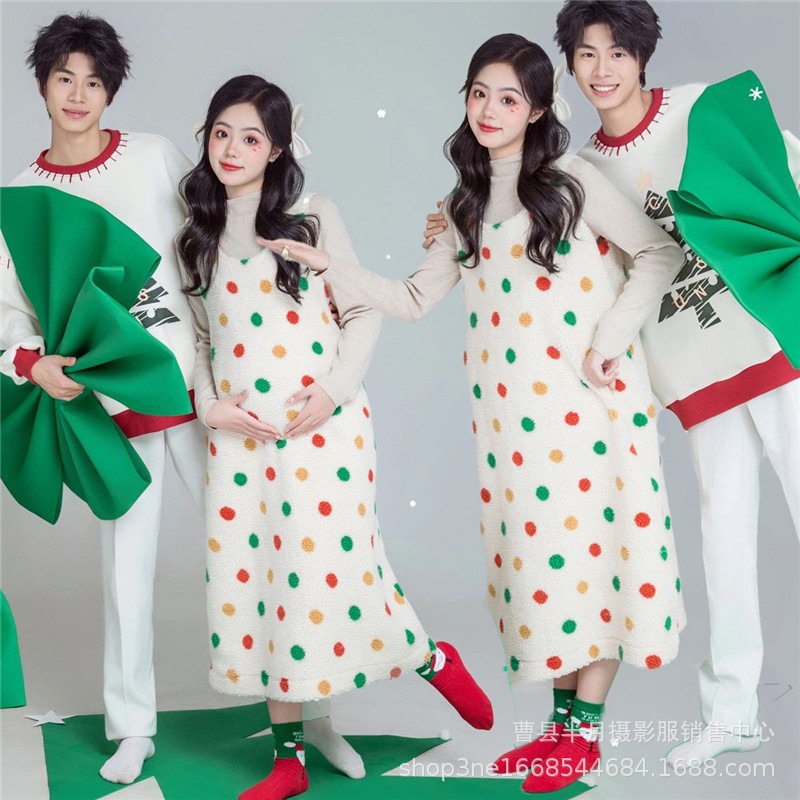 New pregnant women's theme autumn and winter sweater Christmas fresh early snow New Year couple photo polka dot photo clothing