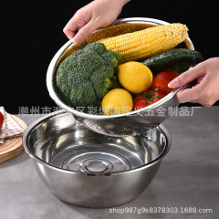 水たまりのステンレスの特大サイズの漏れ鉢と麺の調味料のかめの卵を打つ台所用のスープのたらいは蓋の調味料の箱を持っています。