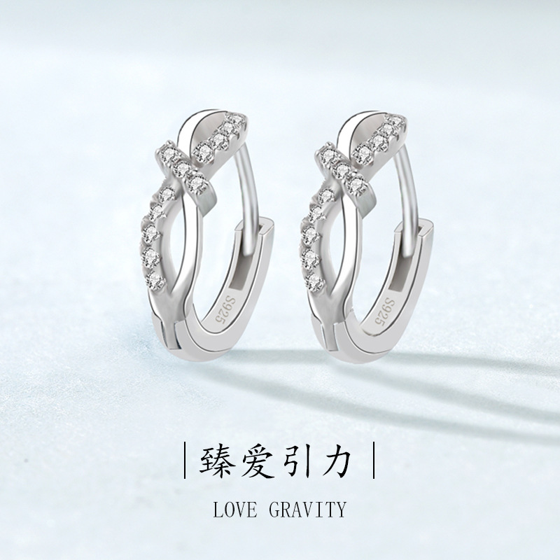 Fashionable earrings with pigtail