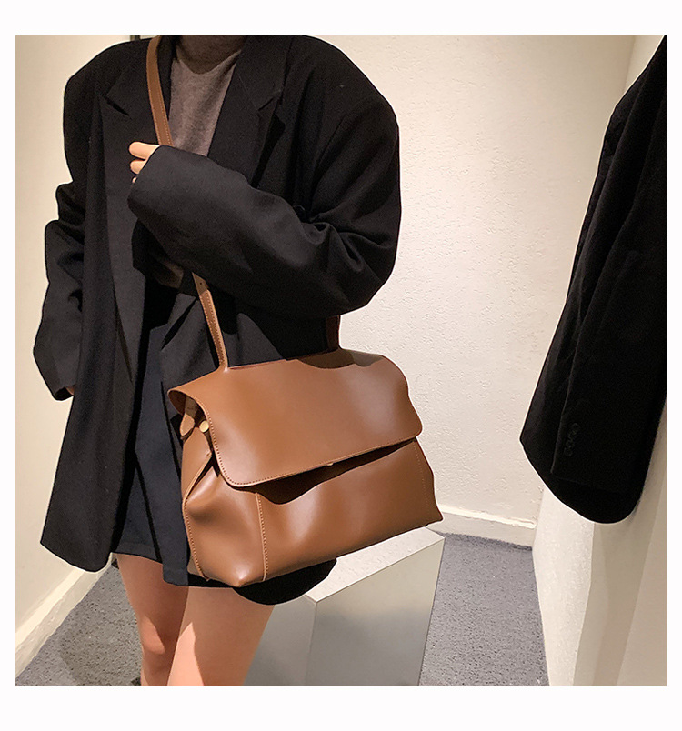 Autumn And Winter 2021 New Large-capacity One-shoulder Handbag Fashion New Trendy Tote Bag display picture 7