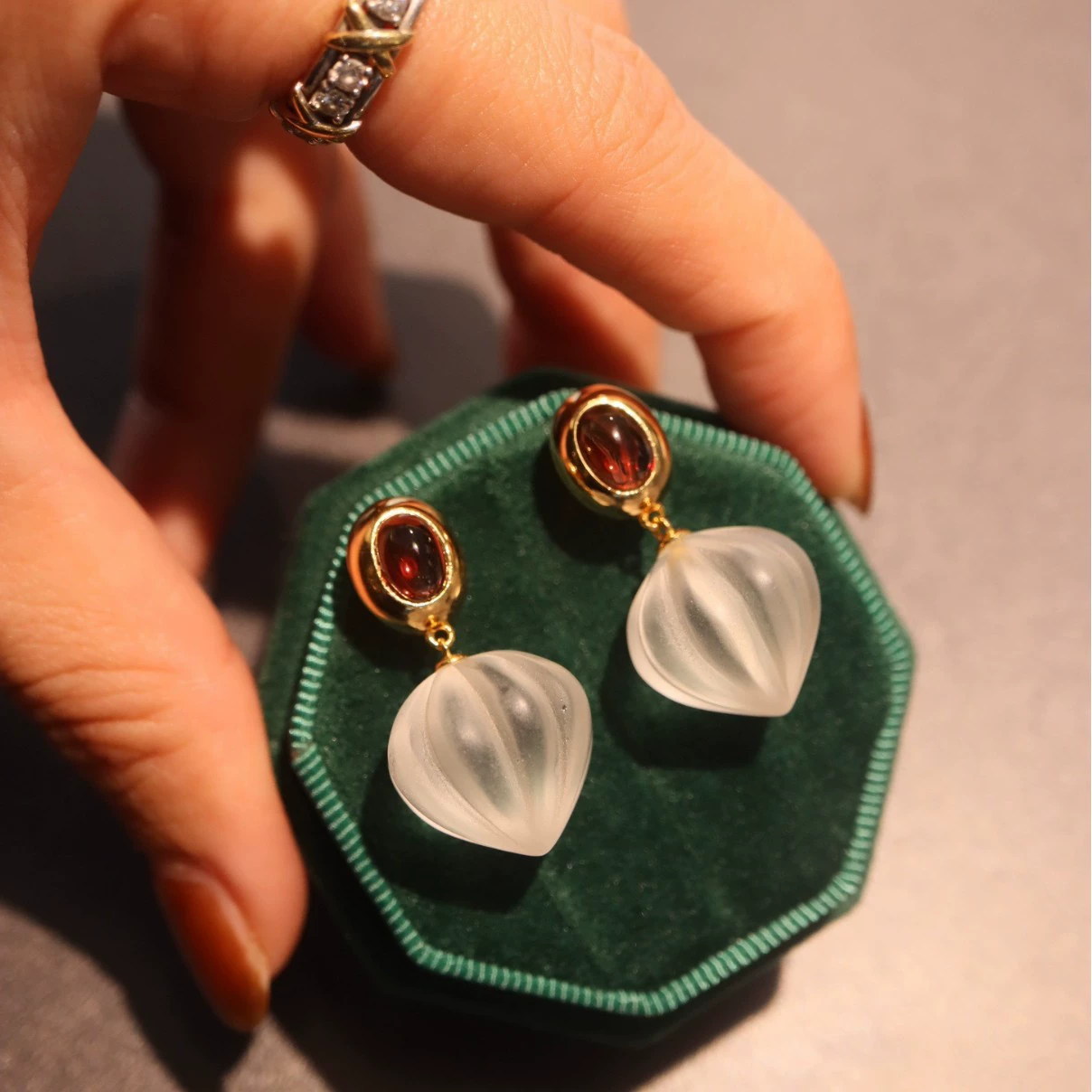 恒鼎盛 Jewelry, white white crystal, ears pomegranate, silver 925 sample