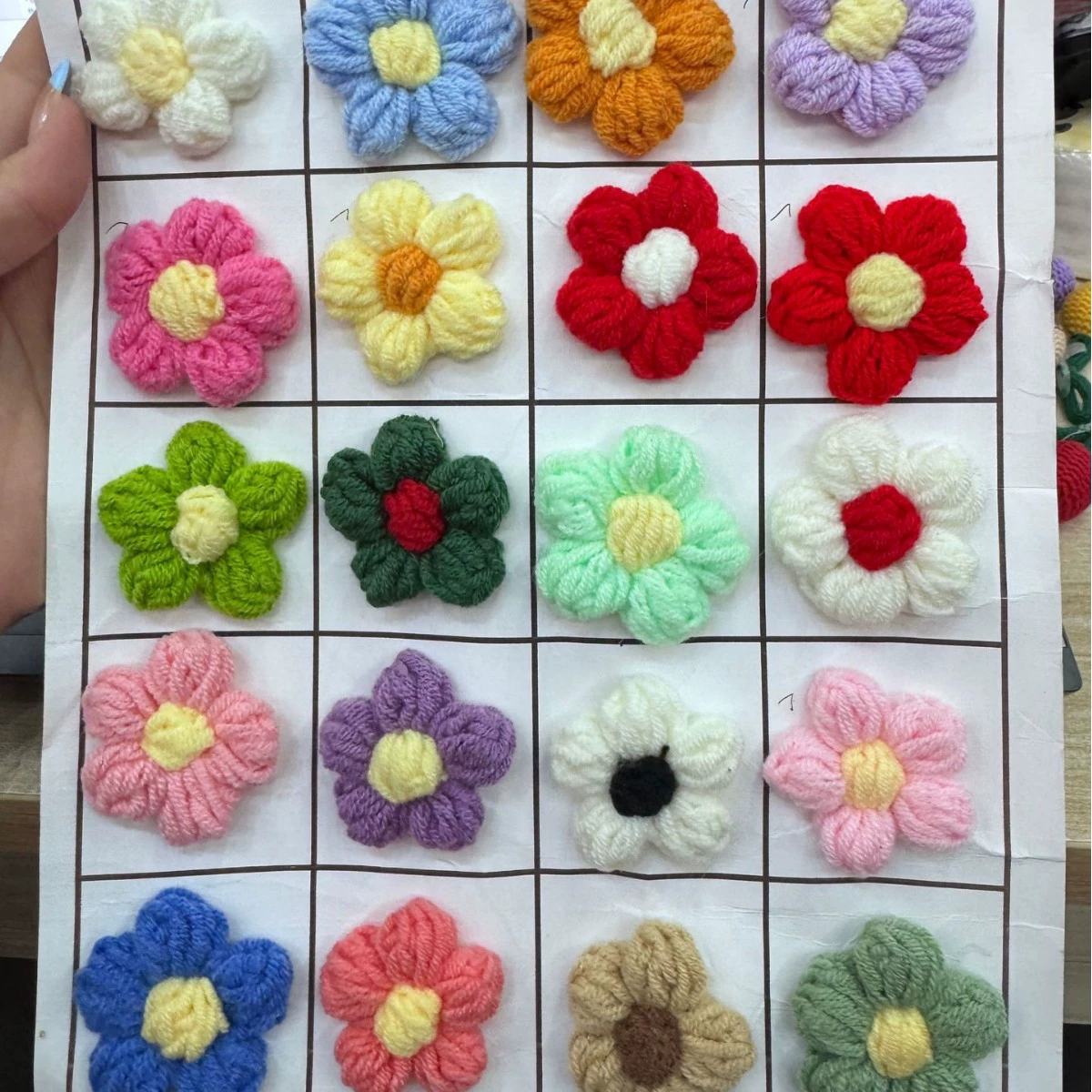 Симпатичные сладкие слойки цветы ручной работы шерстяные крючки маленькие цветы брошь одежда декоративные цветы шарф шапка украшения