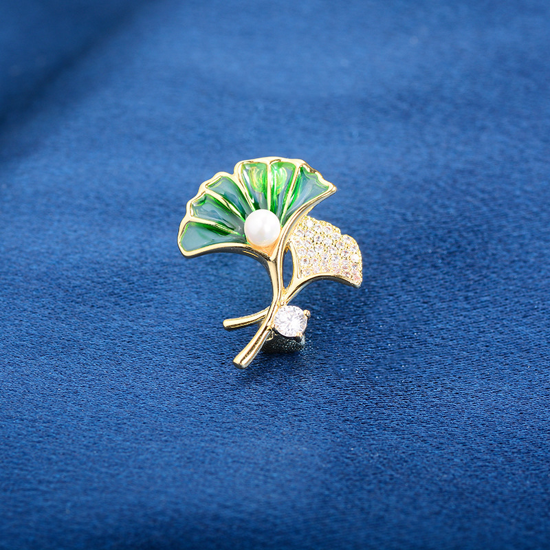 Ginkgo Zirconia Pearl Small Brooch Enamel All-match Mori Women's Exquisite Design Sense Corsage Pin Holiday Gift