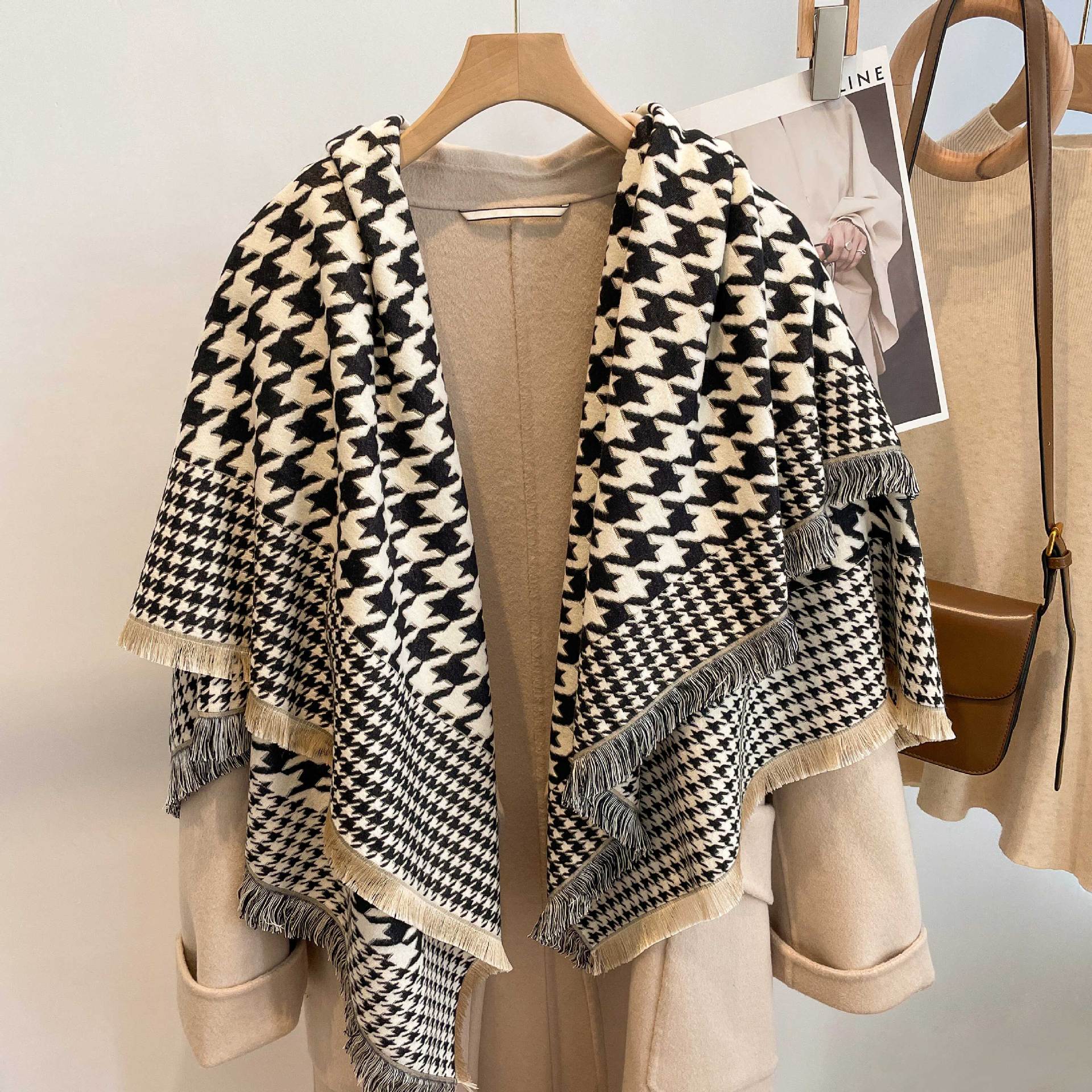 2023 Autumn and Winter New Style Cashmere Thickened Square Air Conditioned Shawl Tassel Warm Scarf for Women_voghion.com