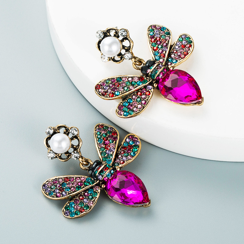 Retro Color Diamond Butterfly Pearl Earrings Wholesale Nihaojewelry display picture 4