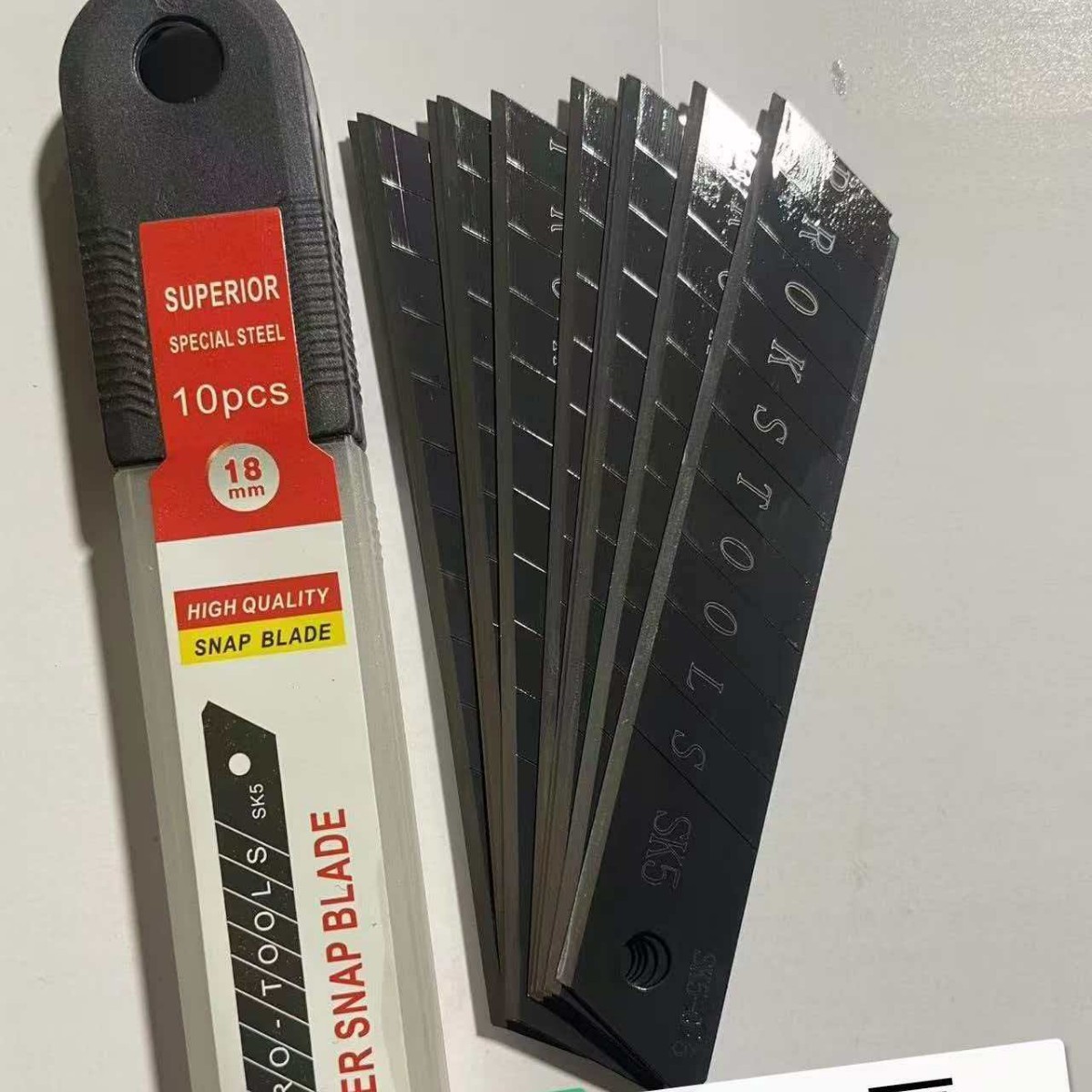 Cúter Industrial Antideslizante de 18mm Acero al Carbono y ABS para Desembalar y Papel Pintado image 12