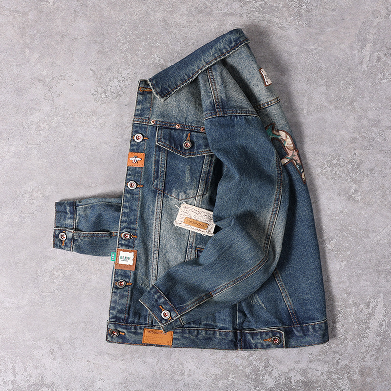 Herr denimjacka med broderi lös passform tvättad blå_voghion.com