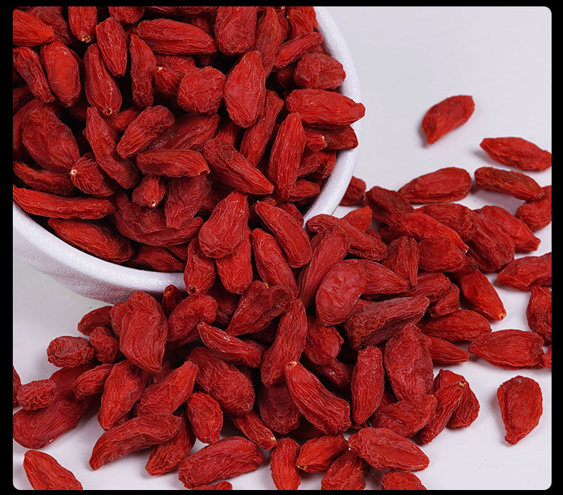 Goji Berry (Lycium barbarum) — Ningxia Dried Wolfberry, Sulfur-Free, 150g Jar in use