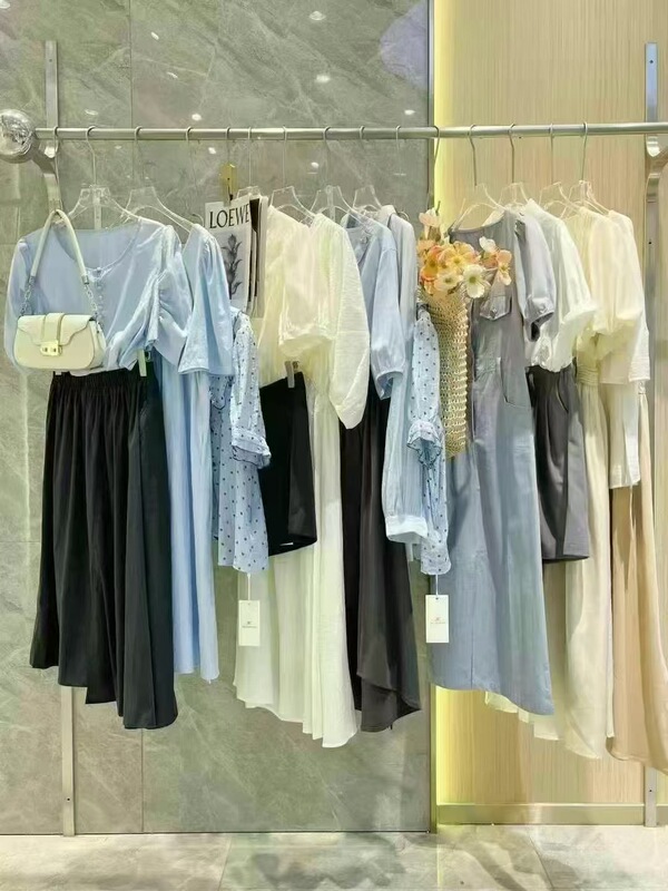 杭州四季清婦人服 2025 夏の新フォレストスタイル小さなクリア花柄ドレス女性のクリアランススカート卸売|undefined