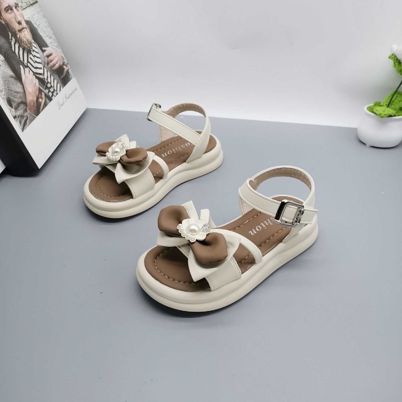 Maatang Free 2025 retro tesoro femenino 3-5 años a través de la red zapatos casuales antideslizantes suela de tendón zapatos de princesa de moda para mujer