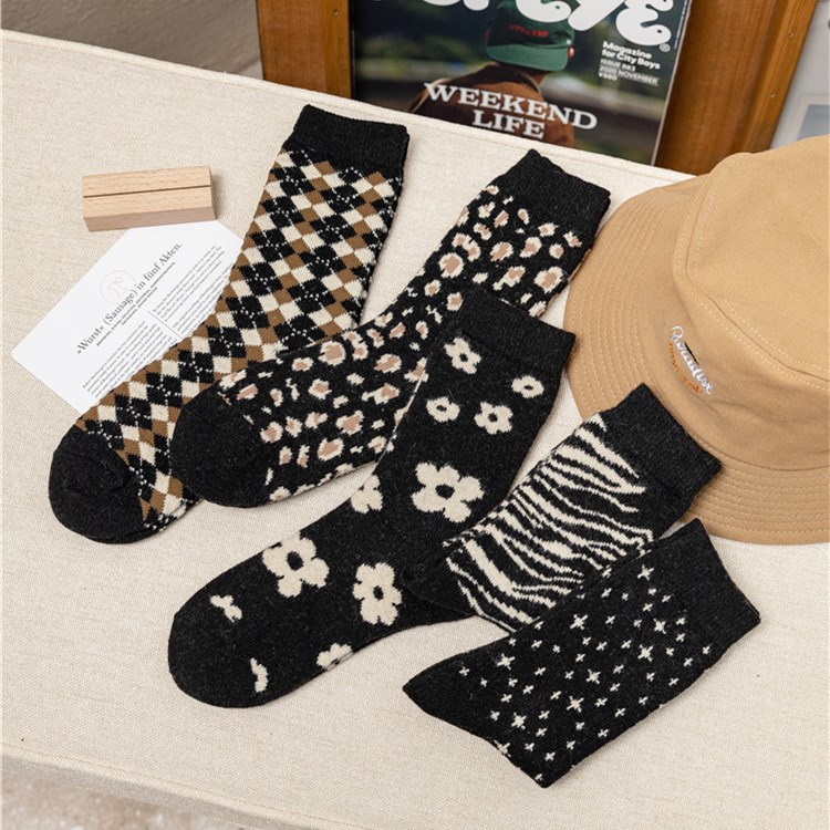 秋冬羊毛袜日系加厚保暖黑色系豹纹花朵中筒女袜时尚爆款堆堆袜|ru