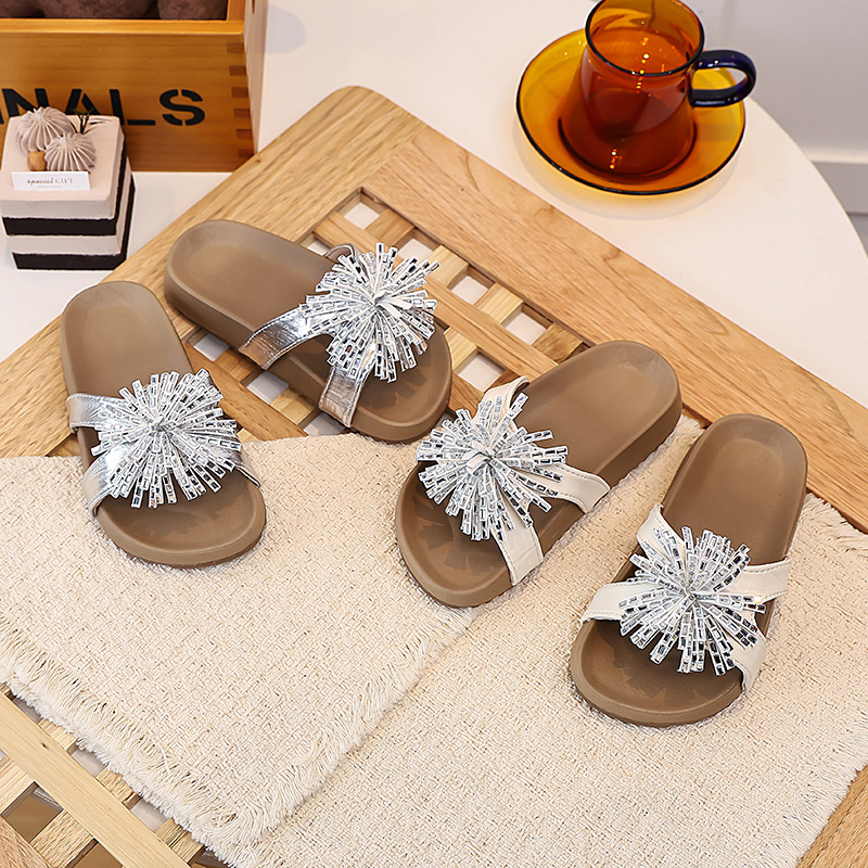 Zapatos de playa de moda para niñas 2026 verano nuevos niños huecos dedos fríos zapatos de princesa zapatos solteros