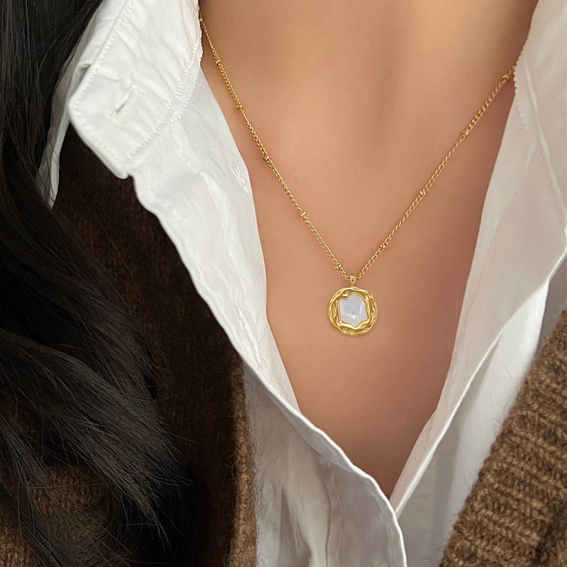 Minimalist Irregular Shell Necklace In Real Gold For Women_voghion.com