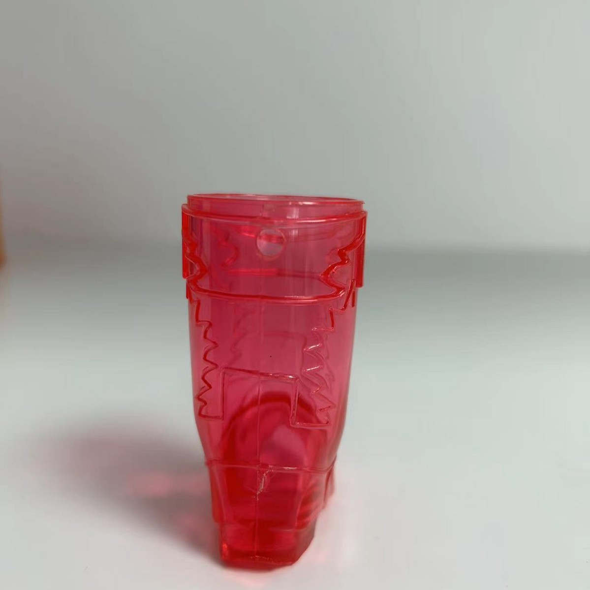 Отверстие розово-красного цвета (4-5 мм)