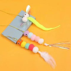 新型の猫をからかう棒のおもちゃはドアのペットの猫のフェルトのおもちゃを掛けます。