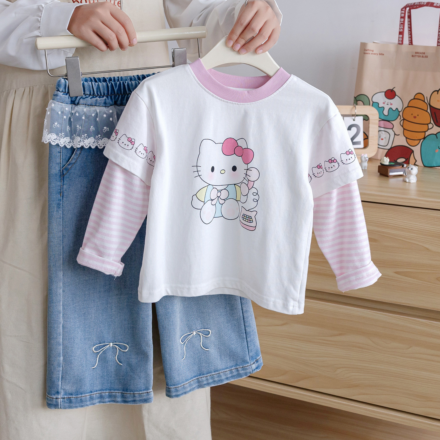2026 Spring New Style Sweet and Cute Girls' Faux Two-Piece T-Shirt with Color Block and Hello Kitty Print Cotton T-Shirt