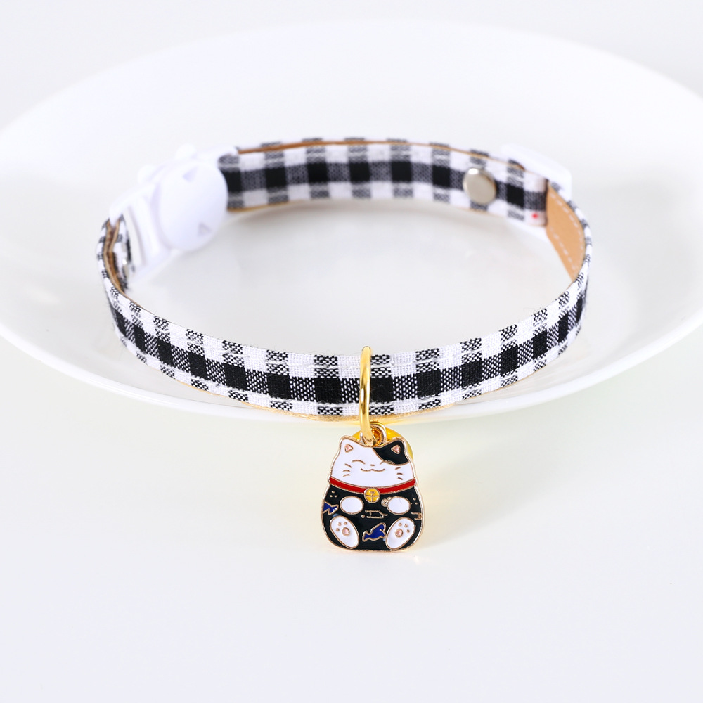Pet PU cuadrícula ajustable anti-asfixia collar campana gatos perros conejos para atraer la fortuna gatos colgante de dibujos animados collar