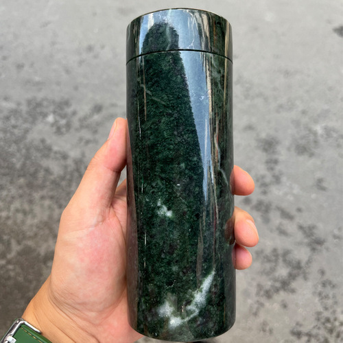 Manufacturer wholesale Tibetan jade medicine king stone water cup deep green magnetic snake skin stone insulation cup jade tea cup live supply