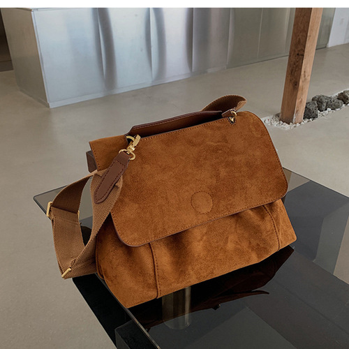 Retro brown velvet versatile autumn and winter bag women's large capacity crossbody bag shoulder bag women's bag large bag 2024 new trend
