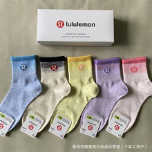 外贸袜子LULU中筒棉袜盒装5双装字母潮袜吸汗透气条纹黑白色潮牌