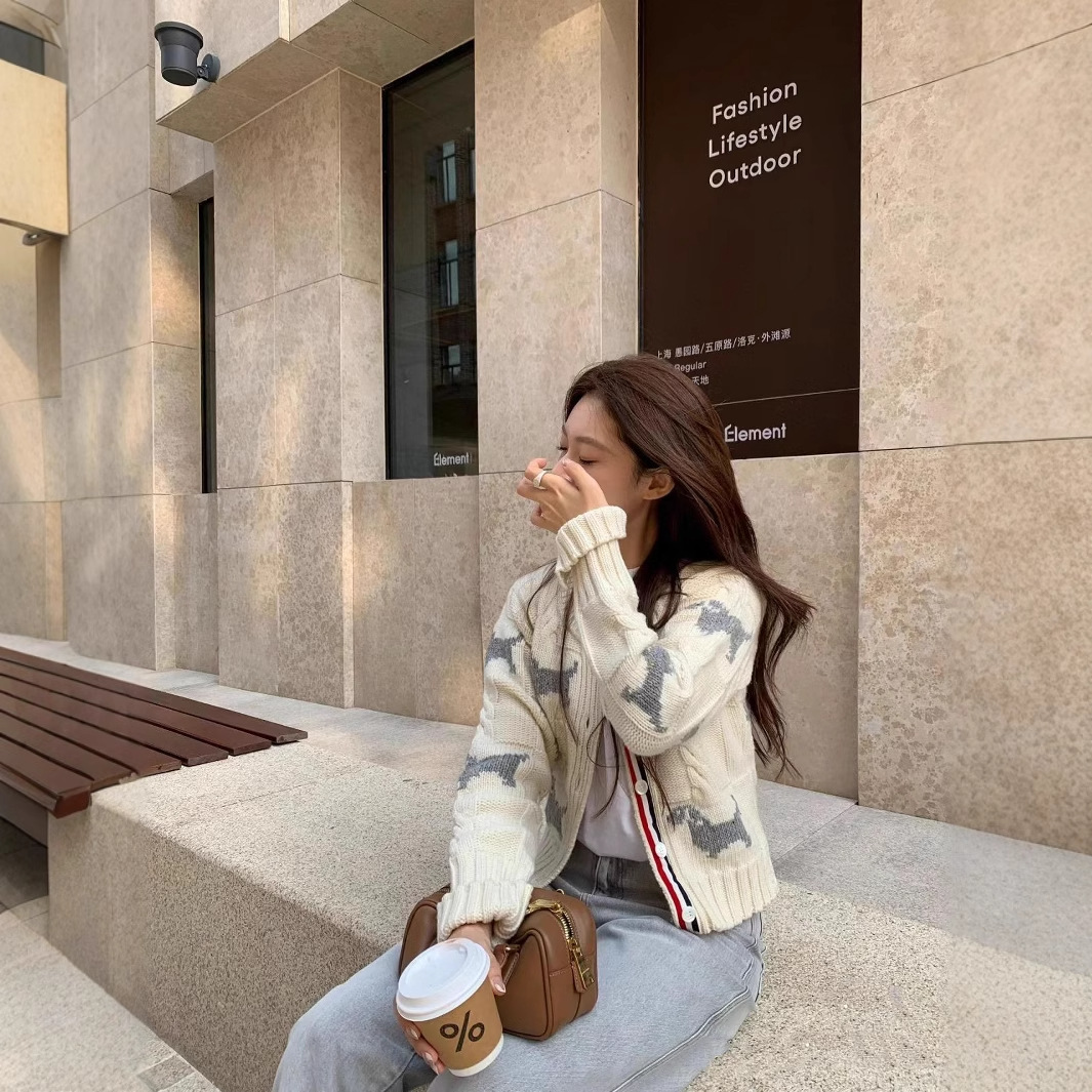 Tb High-Quality 100% Wool Knitted Sweater for Women, Classic Round Neck, Casual and Versatile, Puppy Embroidery Cardigan Jacket