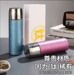 チタン保温カップの彫刻と豪華なビジネスギフトセットチタンカップの携帯式お茶の分離養生カップの卸売り