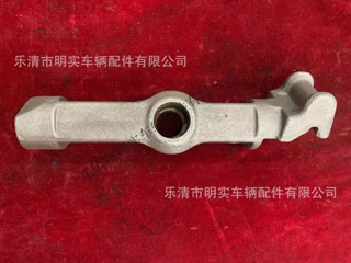 支柱（左、右）