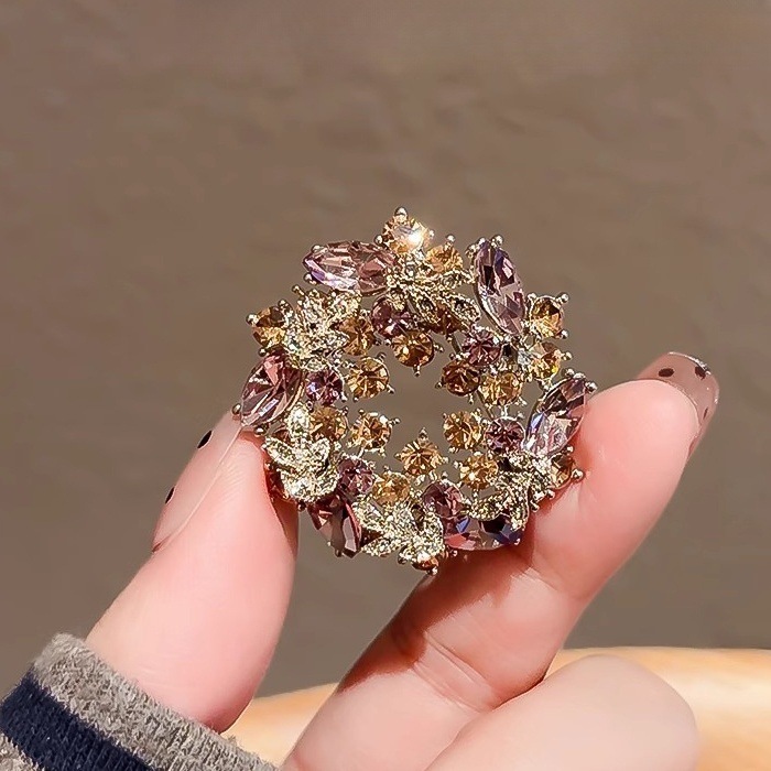 Korean Fashion Super Shiny Wreath Brooch High-End Elegant Versatile Corsage Suit Jacket Anti-Exposure Pin Accessory