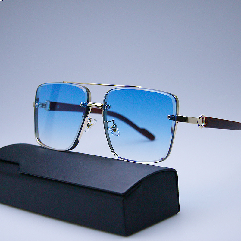 Capacious square travel sunglasses, metallic color, 2021 collection, European style