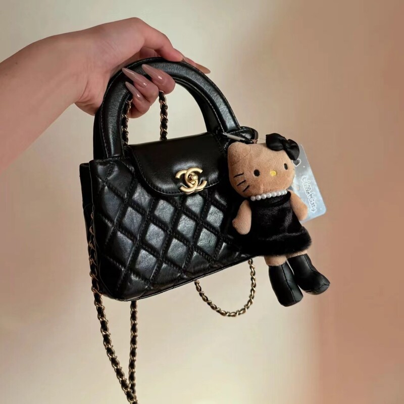 High-End Chanel-Style Hello Kitty Pendant, Black Pearl Dress Plush Keychain, Cute Bag Accessory High-End Chanel-Style Hello Kitty Pendant, Black Pearl Dress Plush Keychain, Cute Bag Accessory