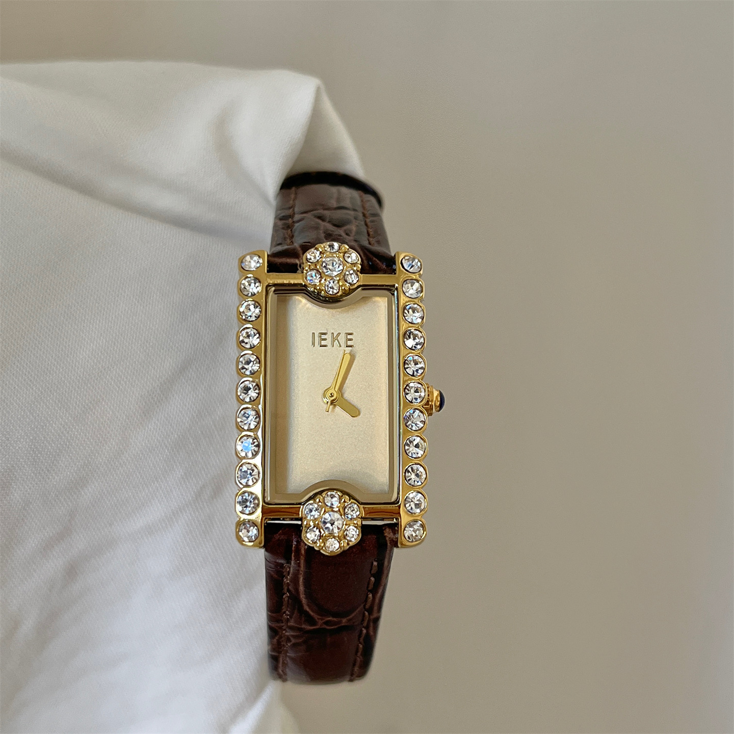 Luxury Square Watch with Diamonds in the Style of Chanel, Popular on Instagram, Goddess Style, Simple and Elegant Versatile Quartz Watch