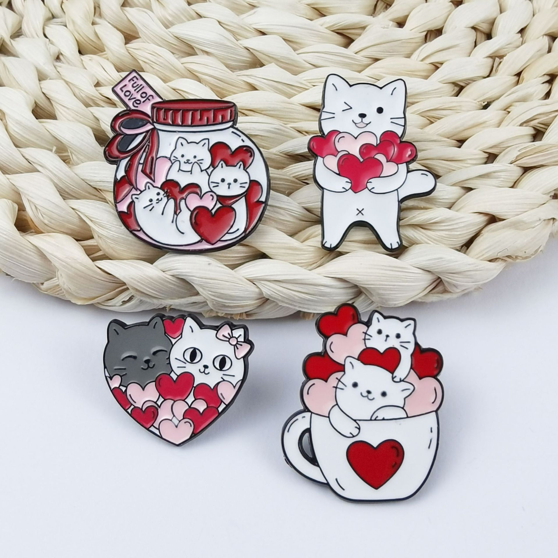 Cartoon Katzen Brosche Mit Herz Rotes Abzeichen Für Damen Und Herren_voghion.com