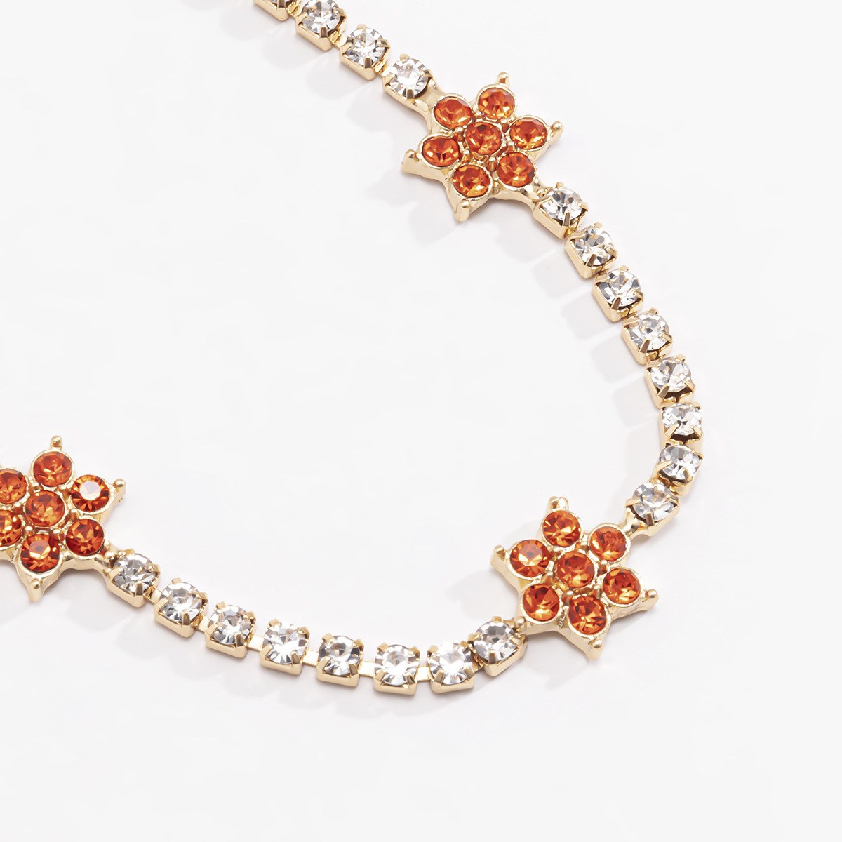 Retro Micro-inlaid Flowers Diamond Necklace display picture 9