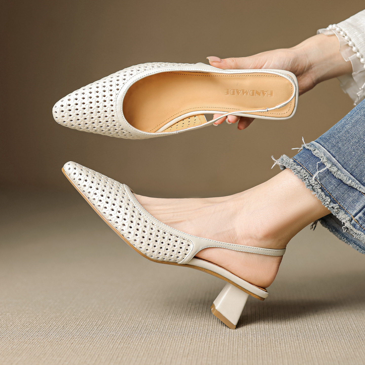 Sandal nữ da bò dệt mũi kín gót thô cao 6 cm phong cách công sở — đen