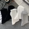 5 пар: 2 чёрных, 2 белых, 1 светло-серый