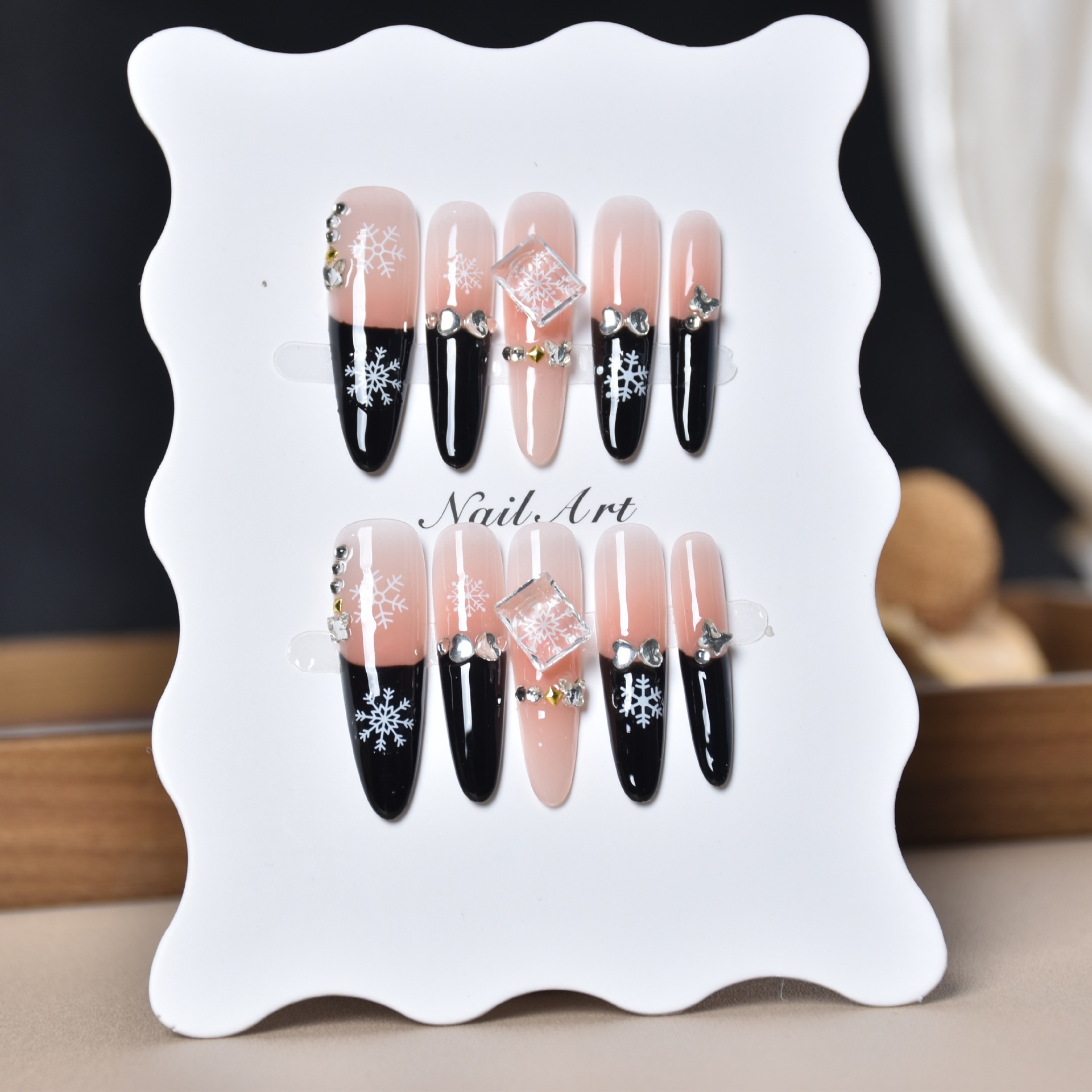 2026 nuevo desgaste de uñas hechas a mano de uñas francesas copo de nieve de otoño y invierno parches de uñas falsas desmontables sensación de alto nivel